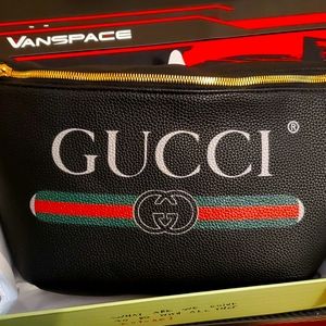 GUCCI

Black Medium Logo Belt Bag